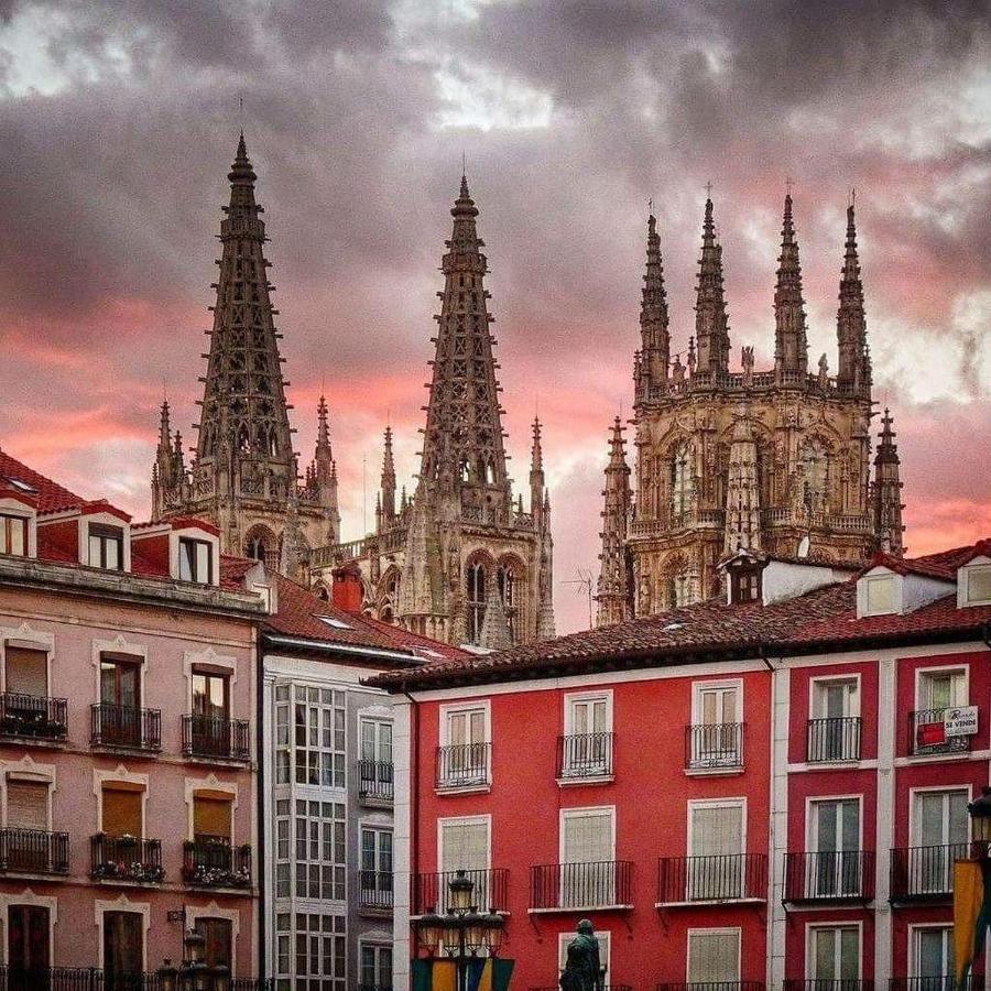 Vivienda En Perfecta Ubicacion Al Lado De La Catedral De Burgos Atuaireアパートメント エクステリア 写真